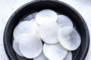 狗狗皮肤病与肉食的关系（为什么狗狗皮肤病不能以肉食为主？）